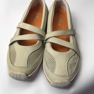 Sperry Women’s 8.5 Walking Boat Shoe Beige